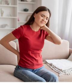 ਗਰਦਨ ਦੇ ਦਰਦ ਨੂੰ ਭੁੱਲ ਕੇ ਵੀ ਨਾ ਕਰੋ ਨਜ਼ਰਅੰਦਾਜ਼, ਹੋ ਸਕਦਾ ਸਰਵਾਈਕਲ ਦਾ ਸੰਕੇਤ, ਇੰਝ ਕਰੋ ਬਚਾਅ