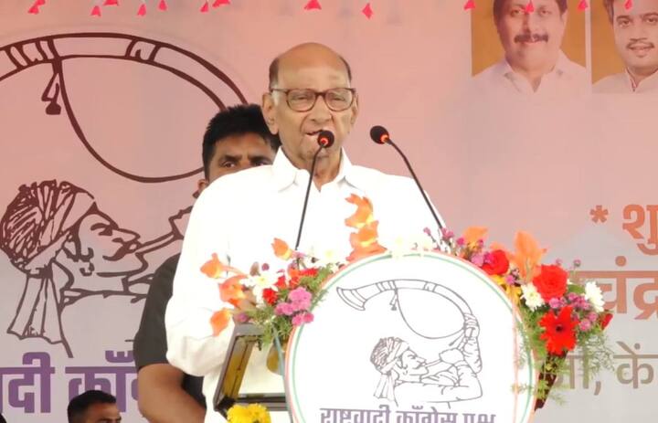 शरद पवार यांनी इंदापूर येथील कार्यक्रमात बोलताना म्हटलं की इंदापूरला येण्यापूर्वी फलटणवरुन फोन आला होता, इंदापूरमध्ये जो कार्यक्रम आहे तोच कार्यक्रम तिकडे आहे. त्यामुळं आमदार रामराजे नाईक निंबाळकर आणि आमदार दीपक चव्हाण तुतारी हातात घेणार का अशा चर्चा सुरु झाल्या आहेत.