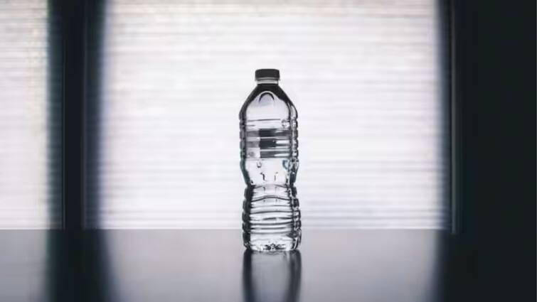 up dm offered bilseri instead of bisleri in up this happened next IAS Officer Bisleri: பிஸ்லெரிக்கு பதிலாக பில்செரி வாட்டர் பாட்டில், கடுப்பான ஐஏஎஸ் அதிகாரி - அடுத்து நடந்த சம்பவம்..!