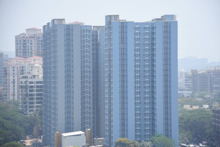 महाराष्ट्र गृहनिर्माण आणि क्षेत्रविकास प्राधिकरण म्हणजेच म्हाडाच्या मुंबई मंडळाच्या 2030 घरांची संगणकीय सोडत उद्या काढण्यात येणार आहे. मुंबईतील यशवंतराव चव्हाण सेंटर येथे कार्यक्रमाचं आयोजन करण्यात आलं आहे.