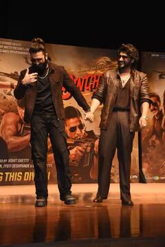 Singham Again Trailer: ટ્રેલર લૉન્ચ વખતે જોવા મળ્યો અર્જુન-રણવીરનો રોમાન્સ, એકબીજાને ગળે લગાવ્યા, ફોટા થયા વાયરલ