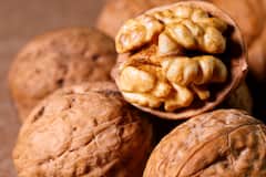 Walnuts: ਸਵੇਰੇ ਖਾਲੀ ਪੇਟ ਅਖਰੋਟ ਖਾਣ ਦੇ ਨੇ ਹੈਰਾਨੀਜਨਕ ਫਾਇਦੇ, ਜਾਣੋ ਕਿਹੜੇ
