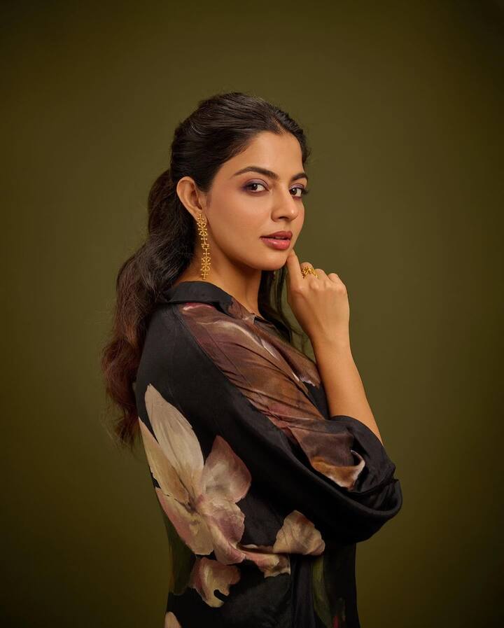 இந்த ஆண்டு வெளியான மாரி செல்வராஜ் இயக்கத்தில் வெளியான வாழை திரைப்படத்தில் டீச்சர் கதாப்பாத்திரத்தில் சிறப்பாக நடித்துள்ளார்