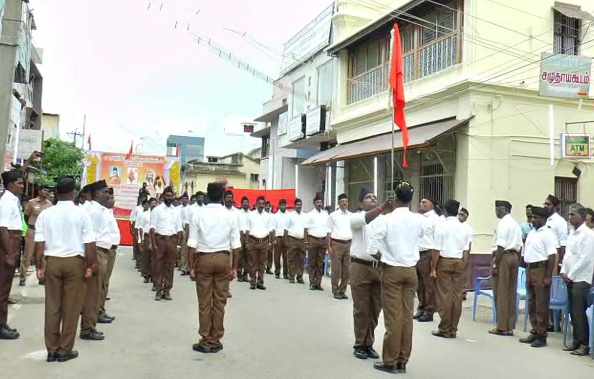 போடி ஜமீன்தார் முன்னிலையில் நடந்த ஆர்.எஸ்.எஸ் ஊர்வலம்