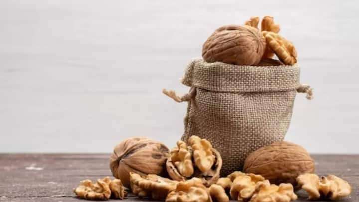 Walnuts : તમારે એક દિવસમાં કેટલા અખરોટ ખાવા જોઈએ ? જાણી લો ફાયદા