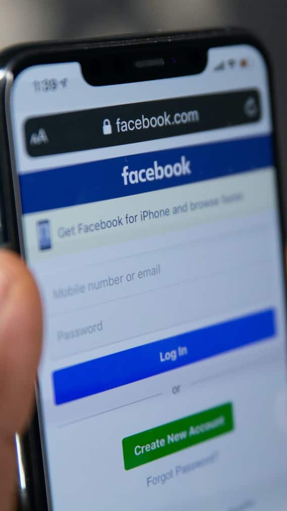 फेसबुक की 1 दिन की कमाई कितनी है?