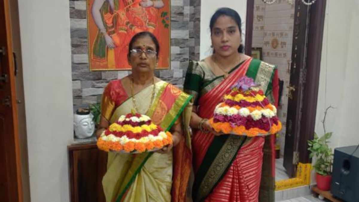 Bathukamma Wishes 2024: సద్దుల బతుకమ్మ శుభాకాంక్షలు మీ బంధుమిత్రులకు ఇలా తెలియజేయండి!