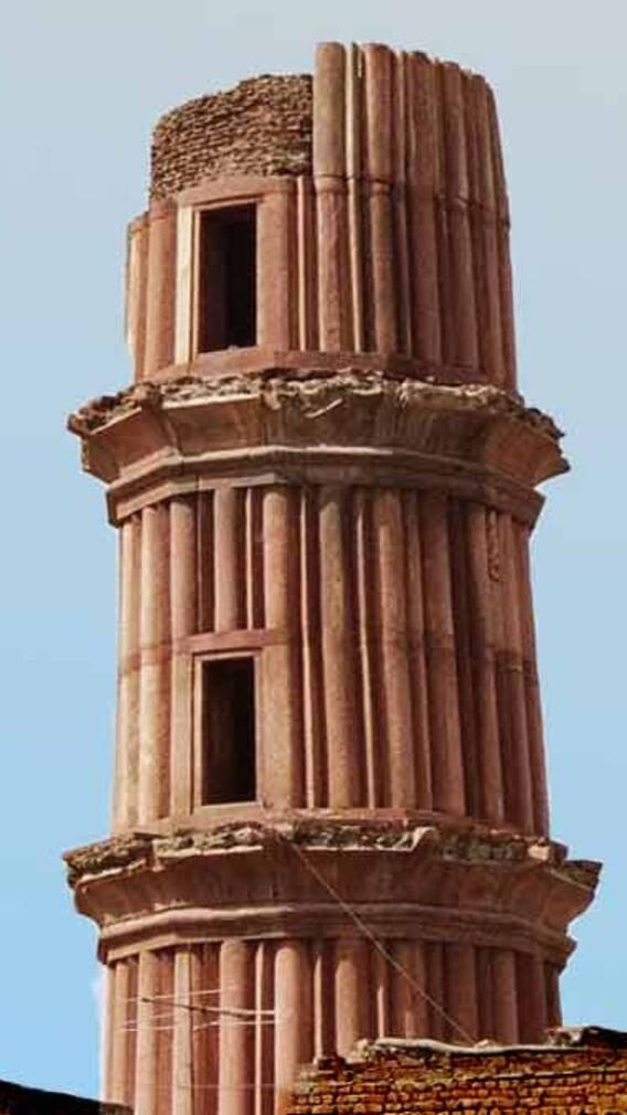 दिल्ली में एक नहीं बल्कि 2 कुतुब मीनार हैं!