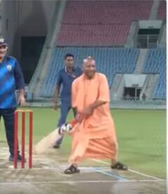 CM Yogi ने की चौके-छक्कों की बरसात! | ABP News | UP News abpnewsshorts