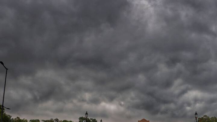 শুধুমাত্র পার্বত্য এলাকায় বিক্ষিপ্তভাবে হালকা বৃষ্টির সম্ভাবনা রয়েছে। ১১ ও ১২ অক্টোবর দক্ষিণবঙ্গের একাধিক জেলায় বিক্ষিপ্ত বৃষ্টি হতে পারে।