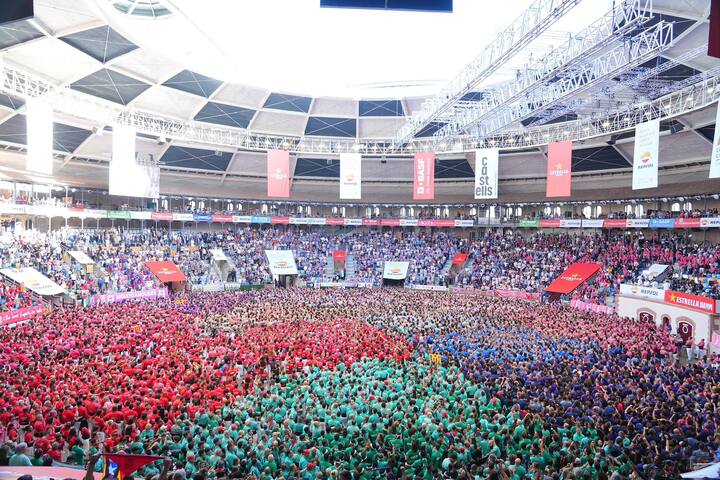 महाराष्ट्राचे मुख्यमंत्री एकनाथ शिंदे यांच्या नेतृत्वाखाली व आमदार प्रताप सरनाईक यांच्या मार्गदर्शनाखाली प्रो गोविंदा लीगचे अध्यक्ष पुर्वेश सरनाईक यांच्या नेतृत्वाखाली महाराष्ट्रातील गोविंदांचा संघ स्पेनमध्ये 'कॉनकुर इंटरनॅशनल्स २०२४' स्पर्धेत विजयी झाला. ही स्पर्धा मानवी मनोरे बांधण्याच्या कलेतील प्रतिष्ठित आंतरराष्ट्रीय स्पर्धांपैकी एक आहे.