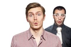 Vastu Tips : रोजच्या जीवनातील 'या' 10 चुका आताच टाळा; गरिबीला मिळेल आमंत्रण, घरात टिकणार नाही पैसा