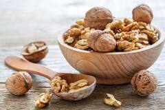 Walnuts: ਸਵੇਰੇ ਖਾਲੀ ਪੇਟ ਅਖਰੋਟ ਖਾਣ ਦੇ ਨੇ ਹੈਰਾਨੀਜਨਕ ਫਾਇਦੇ, ਜਾਣੋ ਕਿਹੜੇ