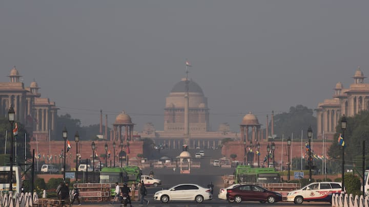 Delhi Weather Update: दिल्ली के मौसम में उतार-चढ़ाव का दौर जारी है. मौसम विभाग के मुताबिक अगले कुछ दिनों तक दिल्ली का आसमान साफ रहेगा. जबकि प्रदूषण में तेजी से बढ़ोतरी के संकेत हैं.