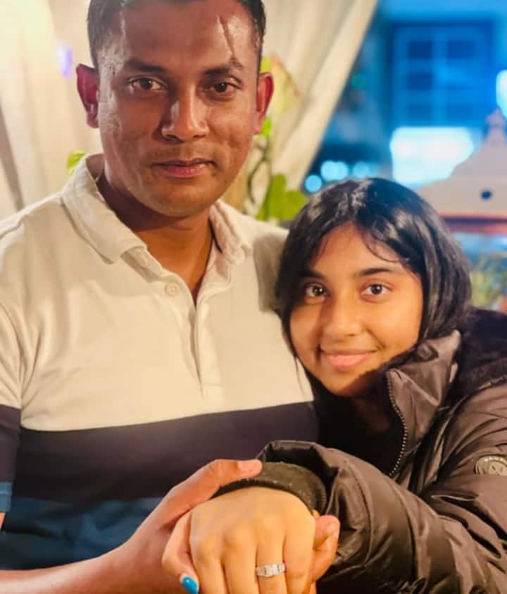रजा हसन ने के नाम से एक इंस्टाग्राम अकाउंट है. यह ब्लू बैज से वैरिफाई नहीं है. लेकिन मीडिया रिपोर्ट्स में इसी अकाउंट का हवाला दिया गया है. इस पर एक फोटो शेयर की गई है. इसमें रजा और पूजा एक साथ नजर आ रहे हैं.