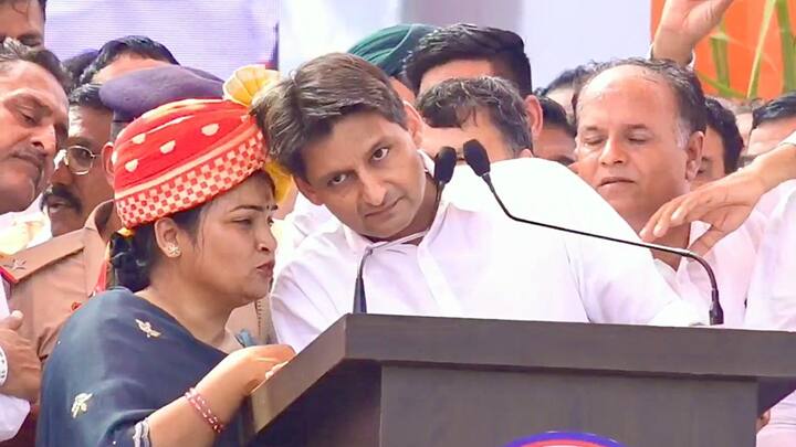 रिपब्लिक-मैट्रिज के एग्जिट पोल में हरियाणा में कांग्रेस को 55-62 सीट औरबीजेपी को 18-24 सीट मिलने का अनुमान लगाया गया है.
