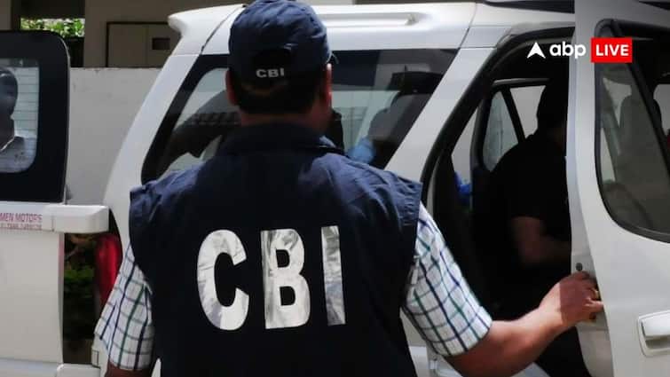 Kolkata RG Kar Rape Case CBI made Sanjay Rai as main accused Statements of 200 people recorded in charge sheet filed in Siyaldah court Kolkata Rape Case: 'संजय रॉय ने ही रेप कर ट्रेनी डॉक्टर को...', आरजी कर केस में CBI ने की चार्जशीट दाखिल, 200 लोगों के बयान दर्ज