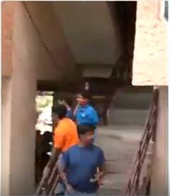 Bengaluru Rains: भारी बारिश से रिहायशी इलाकों में घुसा बाढ़ का पानी | #abpnewsshorts