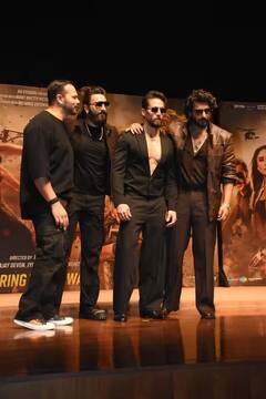 Singham Again Trailer: ટ્રેલર લૉન્ચ વખતે જોવા મળ્યો અર્જુન-રણવીરનો રોમાન્સ, એકબીજાને ગળે લગાવ્યા, ફોટા થયા વાયરલ