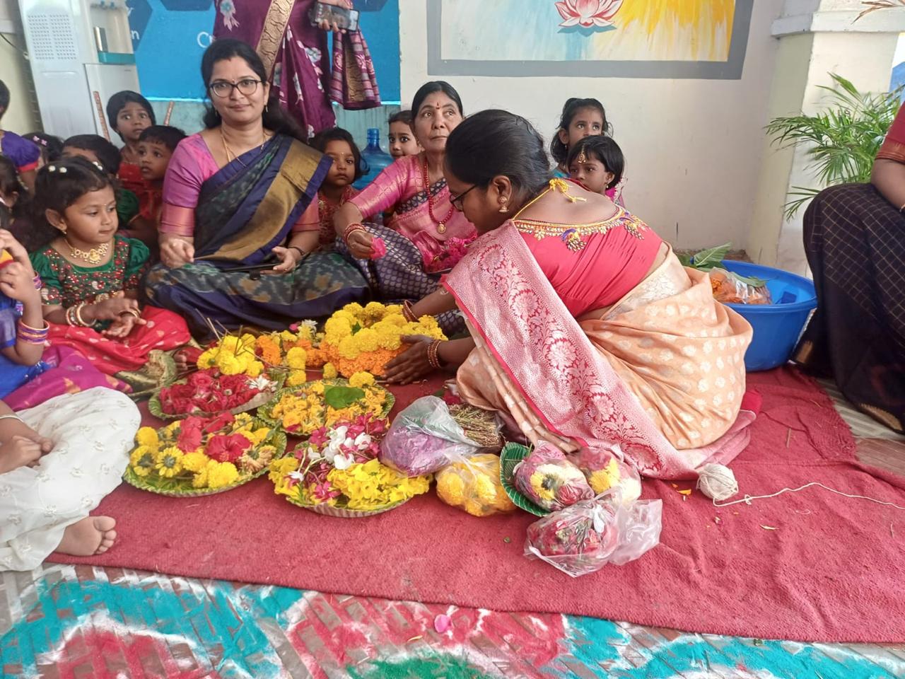 Bathukamma Wishes 2024: సద్దుల బతుకమ్మ శుభాకాంక్షలు మీ బంధుమిత్రులకు ఇలా తెలియజేయండి!