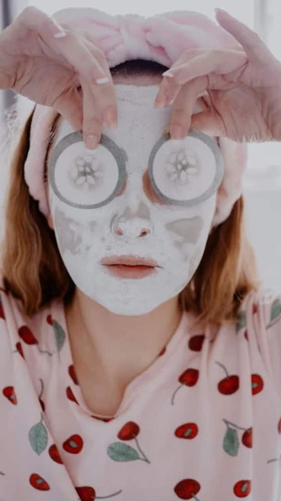 নিয়মিত ফেসিয়াল করছেন! আদৌ ত্বকের উপকার হচ্ছে কি?