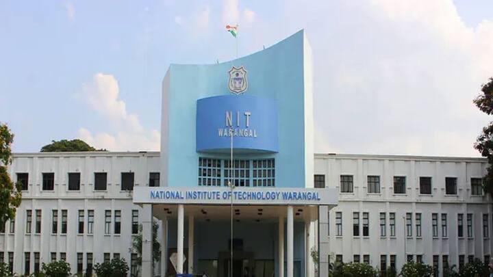 वारंगल में  स्थित नेशनल इंस्टीट्यूट आफ टेक्नोलॉजी भारत की पांचवी सबसे अच्छी एनआईटी है. यह कई एकड़ में फैला हुआ है. इसमें काफी एक्सपीरियंस्ड प्रोफेसर छात्रों को पढ़ाते हैं. यहां भी आप अलग-अलग तरह की स्ट्रीम में डिग्री हासिल कर सकते हैं.