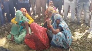 Agra: ट्रैक्टर निकालने को लेकर खूनी संघर्ष , परिवार के दो भाईयो में चले फरसा कुल्हाड़ी , दो की मौत