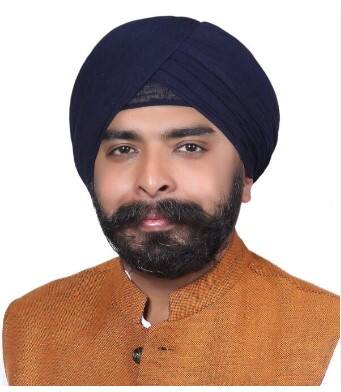 ਇਹ ਬਿੱਗ ਬੌਸ 18 ਦੀ ਪਹਿਲੀ ਲੜਾਈ ਸੀ ਜਿਸ ਨੇ ਸੰਕੇਤ ਦਿੱਤਾ ਸੀ ਕਿ ਤਜਿੰਦਰ ਇਸ ਸੀਜ਼ਨ ਦੇ ਸੁਰਖੀਆਂ ਵਿੱਚ ਆਉਣ ਵਾਲੇ ਪ੍ਰਤੀਯੋਗੀਆਂ ਵਿੱਚੋਂ ਇੱਕ ਬਣਨ ਜਾ ਰਿਹਾ ਹੈ, ਹੁਣ, ਰਜਤ ਦਲਾਲ ਨਾਲ ਬਹਿਸ ਕਰਨ ਤੋਂ ਬਾਅਦ, ਤਜਿੰਦਰ ਬੱਗਾ ਇੱਕ ਵਾਰ ਫਿਰ ਸੁਰਖੀਆਂ ਵਿੱਚ ਹੈ। ਉਨ੍ਹਾਂ ਮਰਹੂਮ ਗਾਇਕ ਸਿੱਧੂ ਮੂਸੇ ਵਾਲਾ ਦੀ ਦਰਦਨਾਕ ਮੌਤ ਬਾਰੇ ਹੈਰਾਨ ਕਰਨ ਵਾਲਾ ਖੁਲਾਸਾ ਕੀਤਾ ਹੈ।