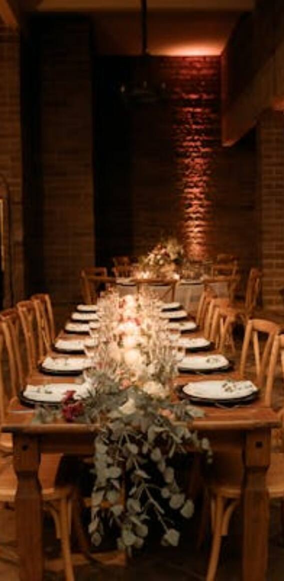 दुनिया की सबसे बड़ी डाइनिंग टेबल कहां है?