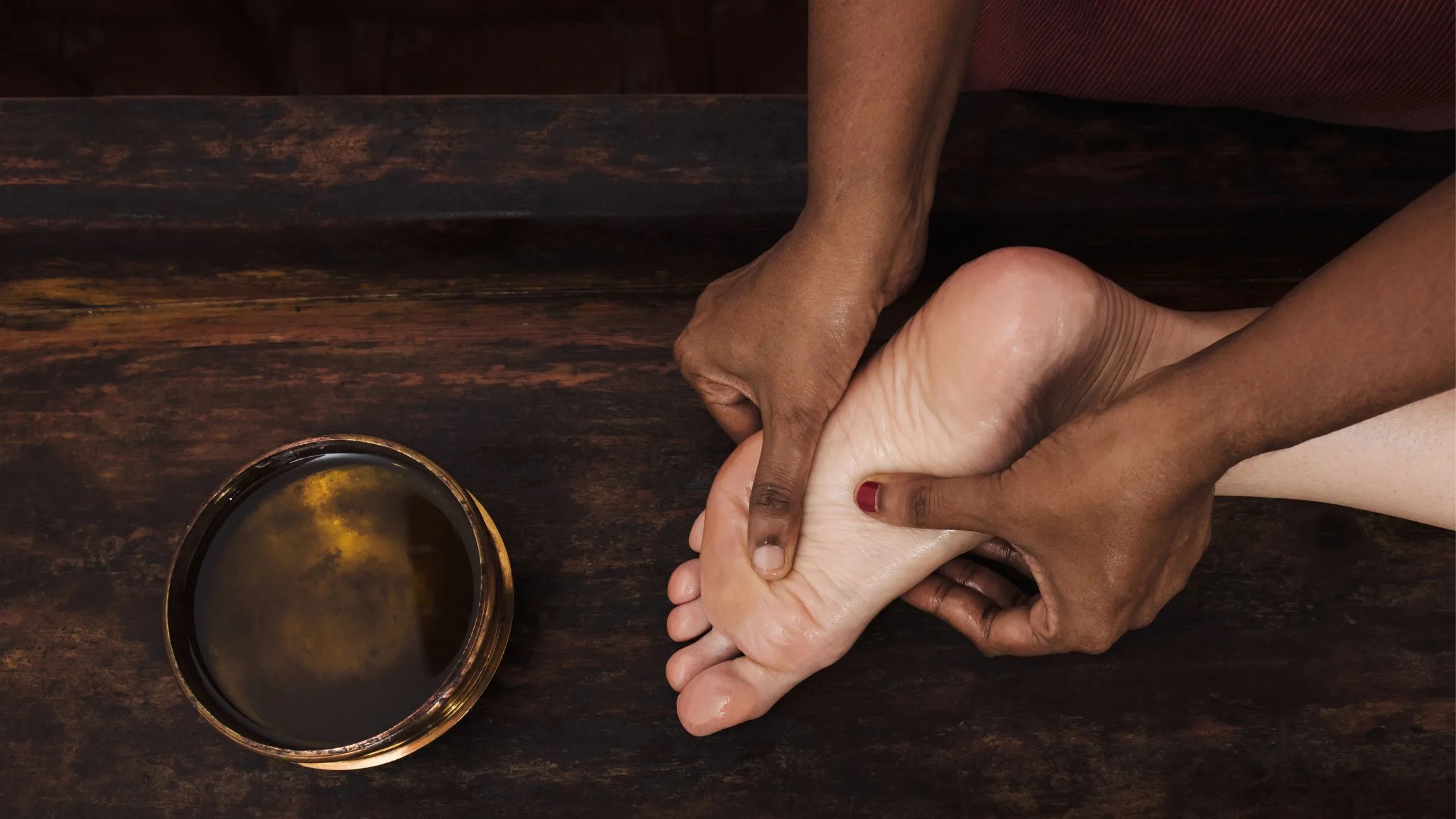 Feet Massage oil: ਸਕੂਨ ਭਰੀ ਨੀਂਦ ਲਈ ਇਸ ਤੇਲ ਨਾਲ ਕਰੋ ਪੈਰਾਂ ਦੀਆਂ ਤਲੀਆਂ ਦੀ ਮਾਲਿਸ਼; ਥਕਾਵਟ ਅਤੇ ਤਣਾਅ ਹੋ ਜਾਵੇਗਾ ਛੂ-ਮੰਤਰ