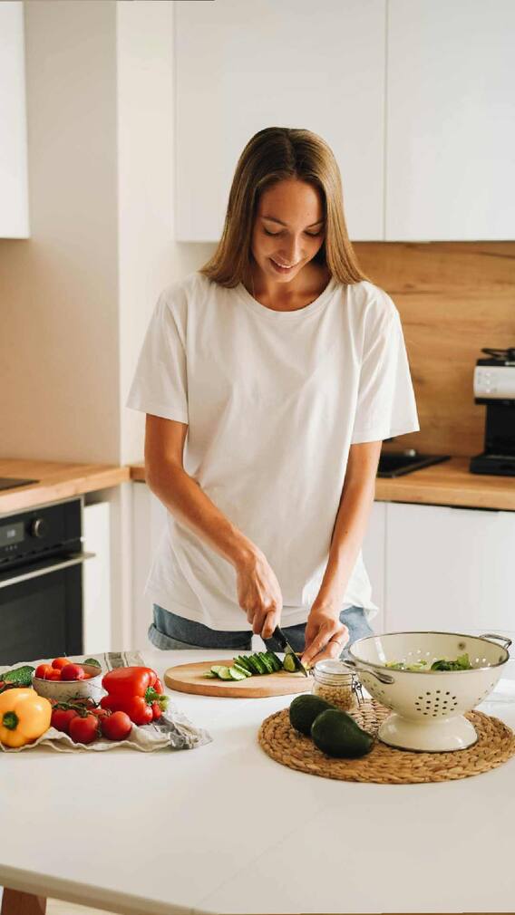 घरातील कामं करताना 'हे' व्यायाम नक्की करा