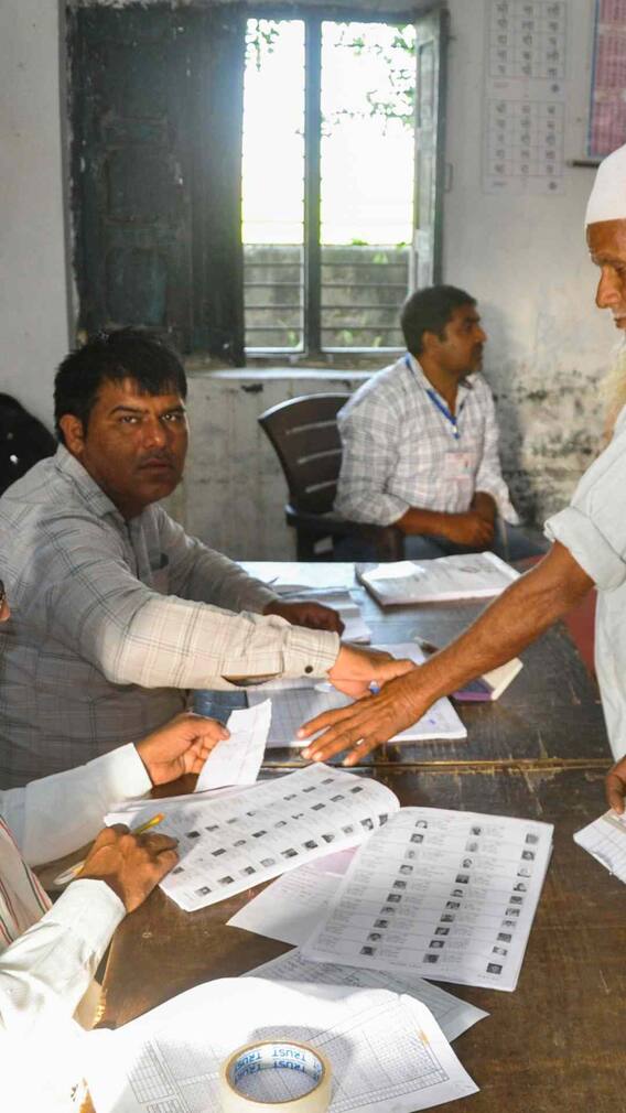 दो लोगों को बराबर वोट मिल जाए तो क्या होता है?