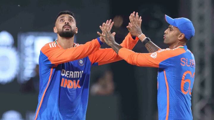 ২০২১ সালের বিশ্বকাপে জাতীয় দলে সুযোগ পেয়েছিলেন। তবে খারাপ পারফরম্যান্সের পর টিম ইন্ডিয়ার থেকে অনেকটাই দূরে ছিটকে গিয়েছিলেন বরুণ চক্রবর্তী।