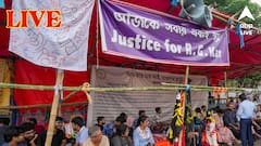 এভাবে আমাদের ভাঙা যাবে না, ধর্নামঞ্চ থেকে কড়া বার্তা জুনিয়র ডাক্তারদের