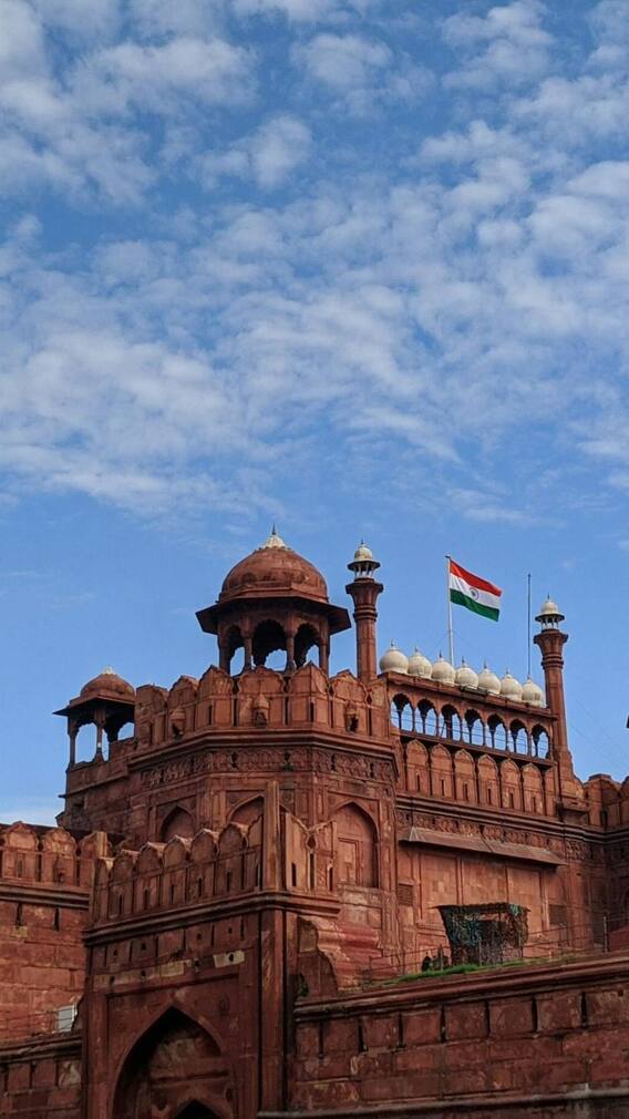 दिल्ली के लाल किले का पुराना नाम क्या था?