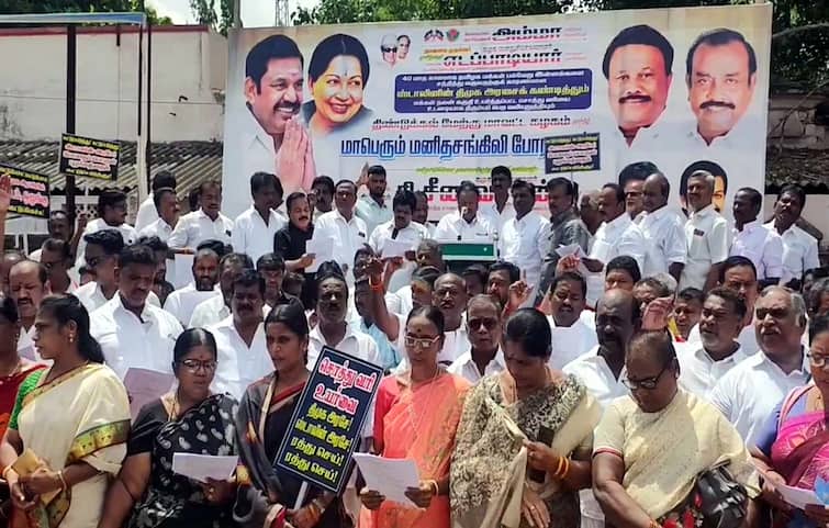 Dindigul Srinivasan says We are enemy of BJP Anything can happen in 15 months - TNN பா.ஜ.க-விற்கு நாங்கள் எதிரி, 15 மாதங்களில் என்ன வேண்டுமானாலும் நடக்கலாம் -  திண்டுக்கல் சீனிவாசன்