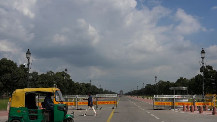 13 अक्टूबर तक दिल्ली में बादल छाए रहेंगे. इस दौरान न्यूनतम तापमान 22 और अधिकतम 35 से 36 डिग्री के बीच बने रहने की संभावना है.