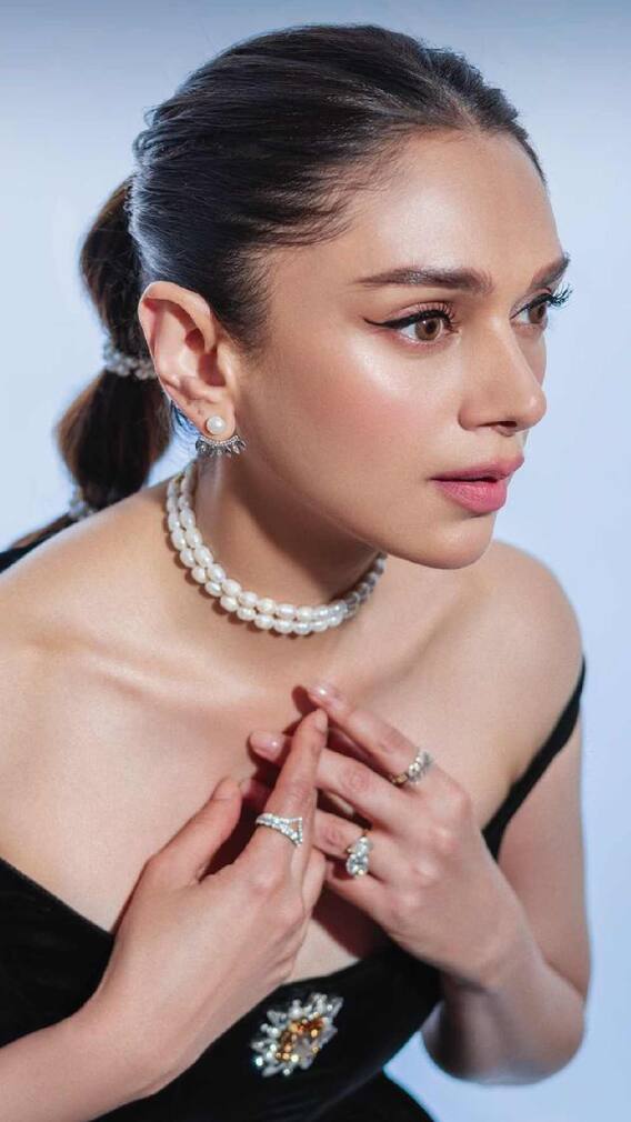 अदिती रावचा ब्लॅक लूक वाइब !