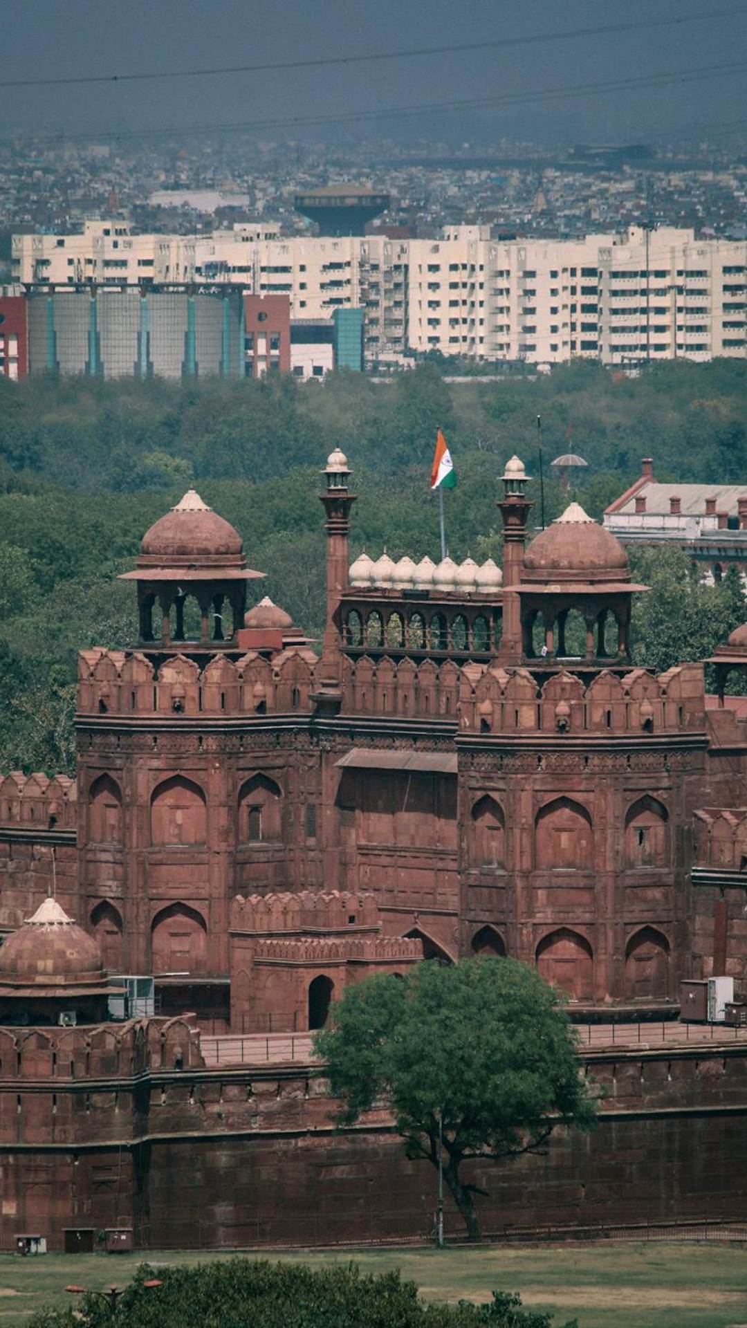 दिल्ली के लाल किले का निर्माण 1648 में मुगल