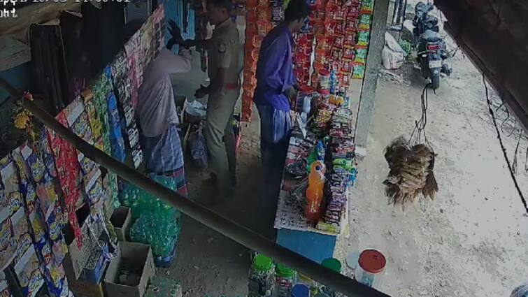 S.I. who slapped an old man in Madhukur: S.B. who took action and transferred his post. மதுக்கூரில் முதியவரை அறைந்த எஸ்.ஐ.,: அதிரடி நடவடிக்கை எடுத்த எஸ்.பி.,
