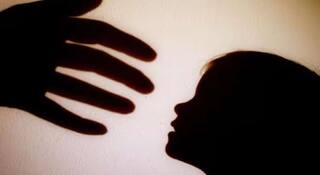 अवघ्या 5 वर्षांच्या चिमुकलीवर अत्याचार; अज्ञात आरोपी विरोधात गुन्हा दखल, परभणीच्या शाळेतली धक्कादायक घटना