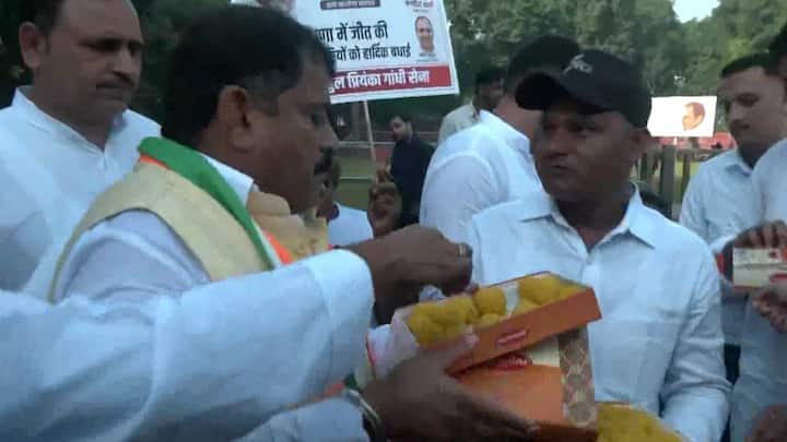Congress workers burst firecrackers outside the All India Congress Committee (AICC) headquarters in Delhi after early trends showed the party heading towards a big victory in Haryana, and towards a lead, with National Conference, in Jammu & Kashmir. (Photo: ANI)