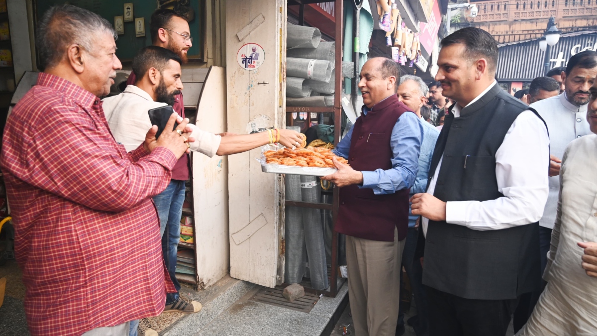 Jai Ram Thakur distributes jalebis in Himachal to celebrate BJP victory in Haryana ANN