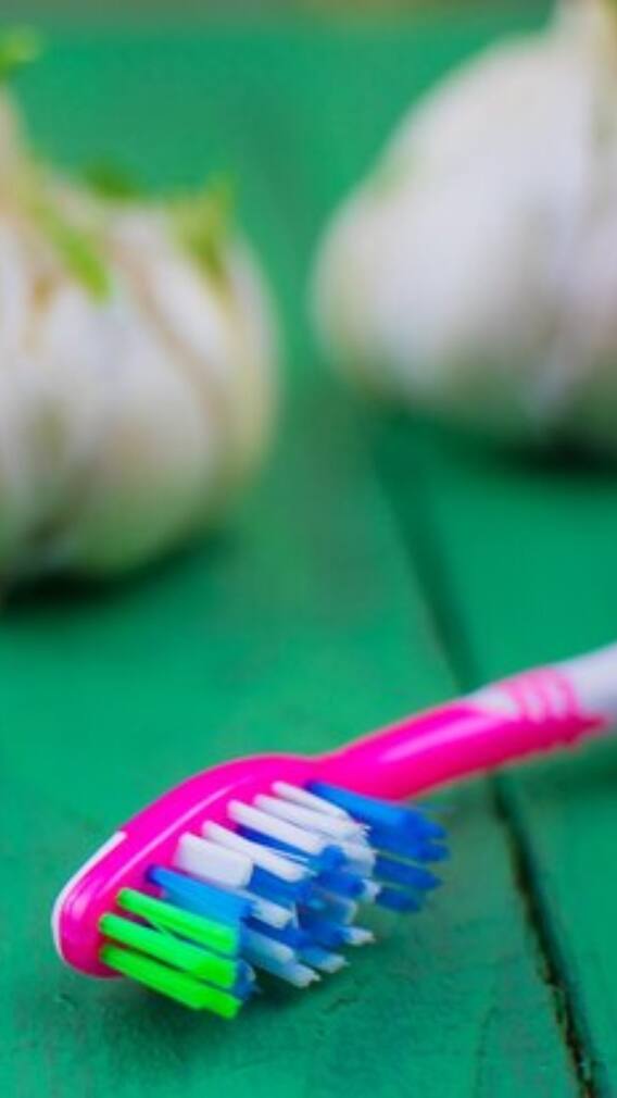 लहसुन से मांजें दांत,चमकेंगे मोतियों जैसे