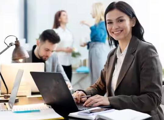 ખાસ વાત એ છે કે પીઓ અને ક્લાર્ક ઉપરાંત અન્ય ઘણી જગ્યાઓ પર પણ ભરતી થશે. બેન્ક આ નવી ભરતી સામાન્ય બેન્કિંગ જરૂરિયાતોને પહોંચી વળવા અને તેની પોતાની તકનીકી ક્ષમતાને વધારવા માટે કરશે. બેન્કે સીમલેસ ગ્રાહક સેવા પ્રદાન કરવા તેમજ તેની ડિજિટલ ચેનલોને મજબૂત કરવા ટેકનોલોજીમાં નોંધપાત્ર રોકાણ કર્યું છે.