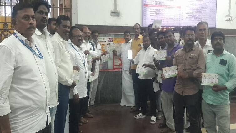 No more queuing Tickets without reservation can be purchased on your cell phone இனி க்யூவே கிடையாதுங்கோ... செல்போனிலேயே எடுத்துக்கலாம், முன்பதிவு இல்லாத டிக்கெட்..