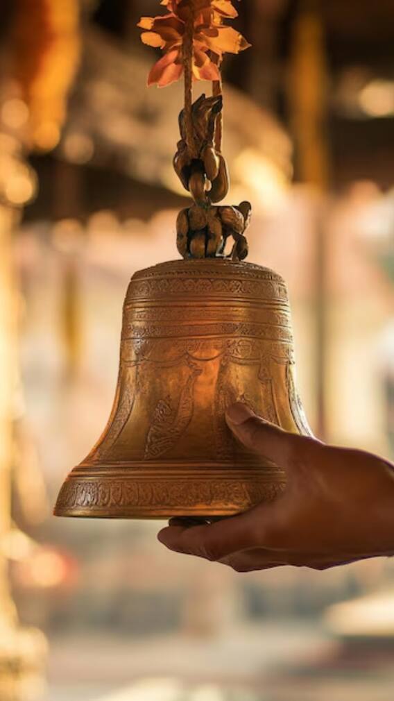 मंदिर में क्यों लगी होती हैं घंटियां