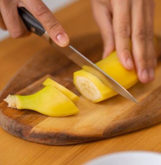 Whether the banana you are buying is ripe naturally or with harmful chemicals like carbide. Therefore, you will have to take water in a vessel and then put banana in it and leave it for some time. If the banana sinks in water then it is likely that it has been ripe naturally but if the banana floats on top of the water then it can be an indication that it has been cooked with carbide or some other chemical.