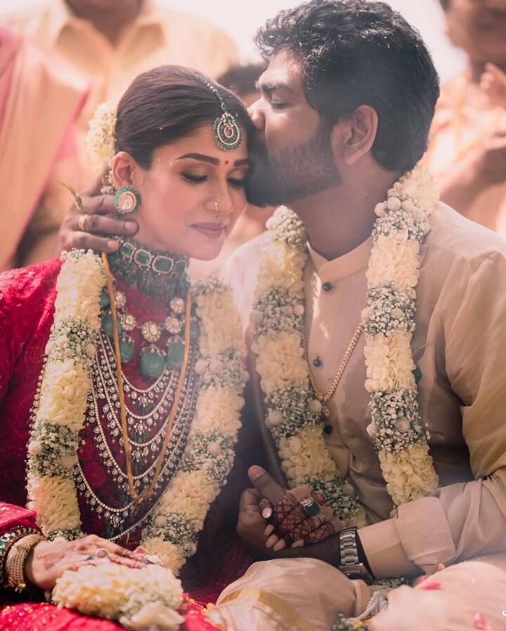 இந்த ஜோடியின் திருமண விழாவில் செல்போனில் படமெடுக்க தடை விதிக்கப்பட்டிருந்தது. இதைத்தொடர்ந்து அவர்கள் தரப்பில் இருந்து வெளியிடப்பட்ட திருமண புகைப்படங்கள் இணையத்தில் வைரலானது.
