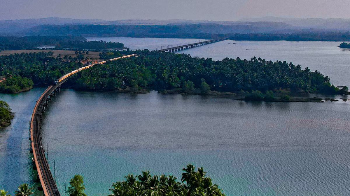 Iconinc Railway Bridge: எப்புட்றா..! இந்தியாவின் தனித்துவமான 5 ரயில்வே பாலங்கள் - மூச்சடைக்கச் செய்யும் அழகு..!